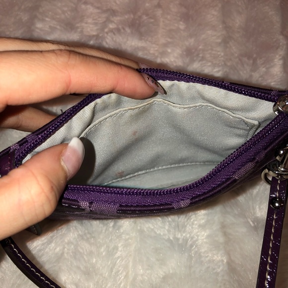 Small purple coach wristlet - Picture 6 of 7